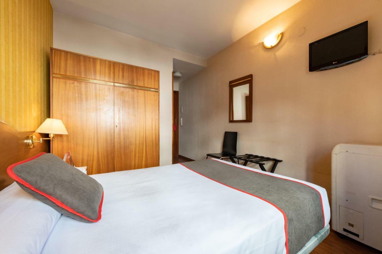 Oyo Hotel Francabel เกว็งกา ภายนอก รูปภาพ