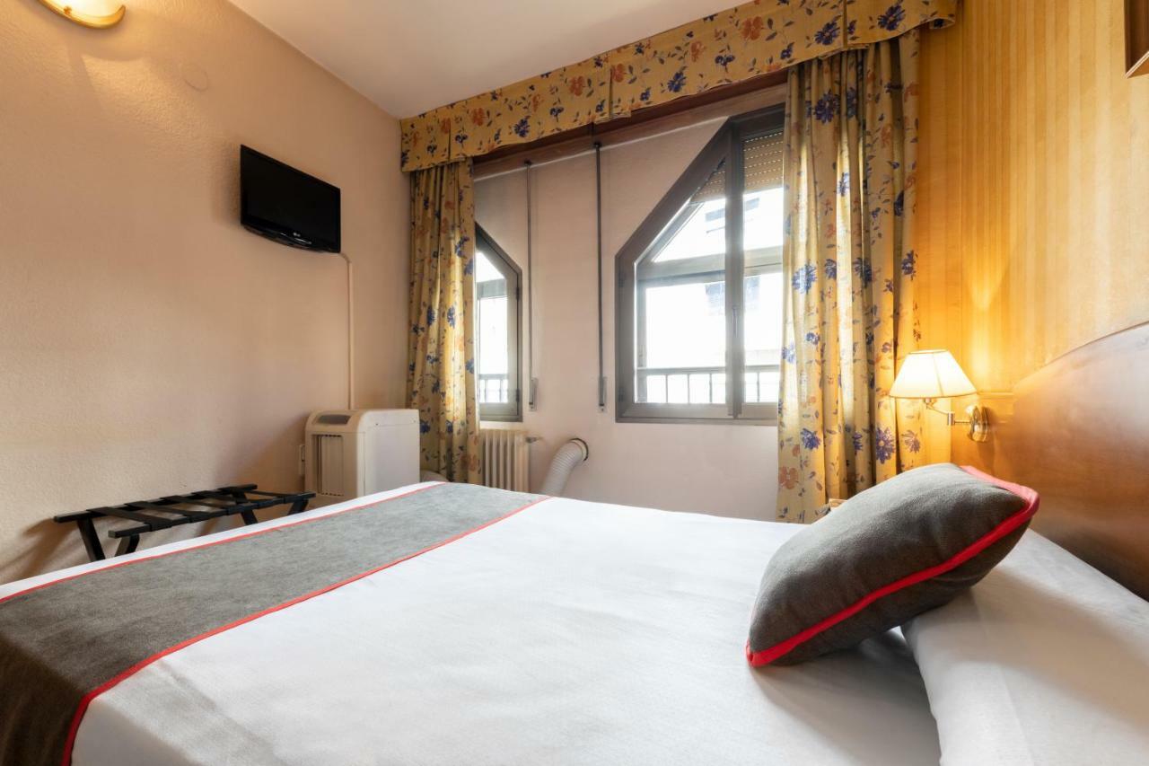 Oyo Hotel Francabel เกว็งกา ภายนอก รูปภาพ