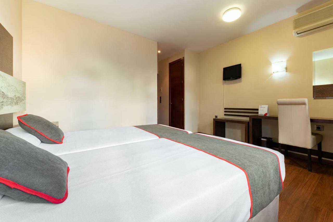 Oyo Hotel Francabel เกว็งกา ภายนอก รูปภาพ